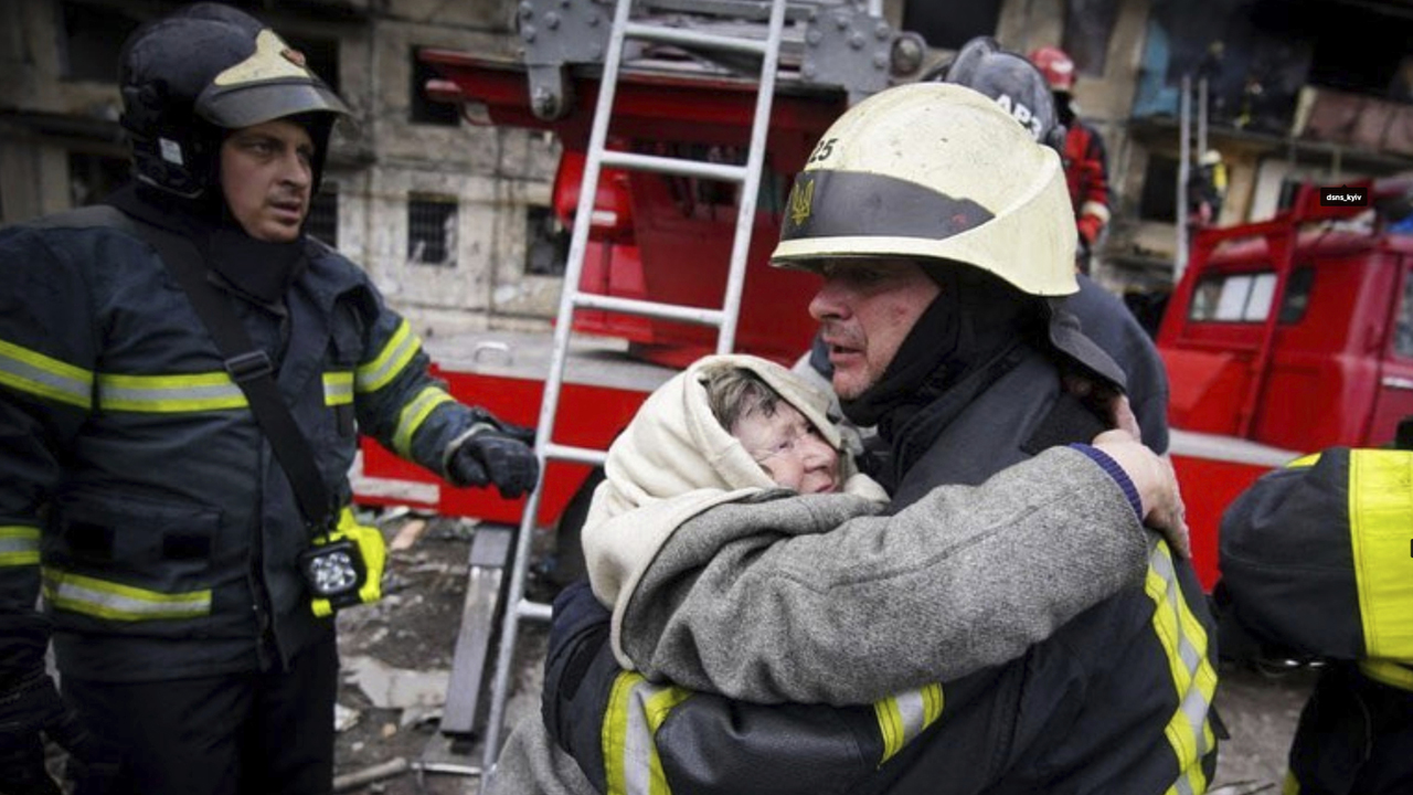 Photos: Russian attack on Kyiv apartment building kills 1, officials say