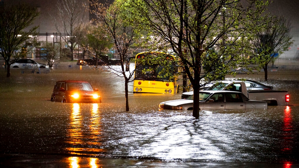 4 dead after record rains in Nashville cause flash flooding