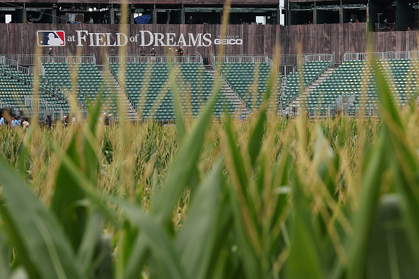 Photos: Cubs beat Reds in second 'Field of Dreams' game
