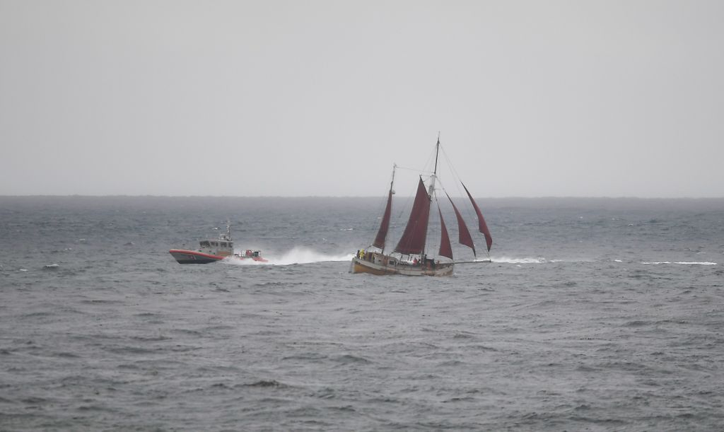 Photos: 4 dead after boat capsizes off San Diego in suspected human smuggling incident