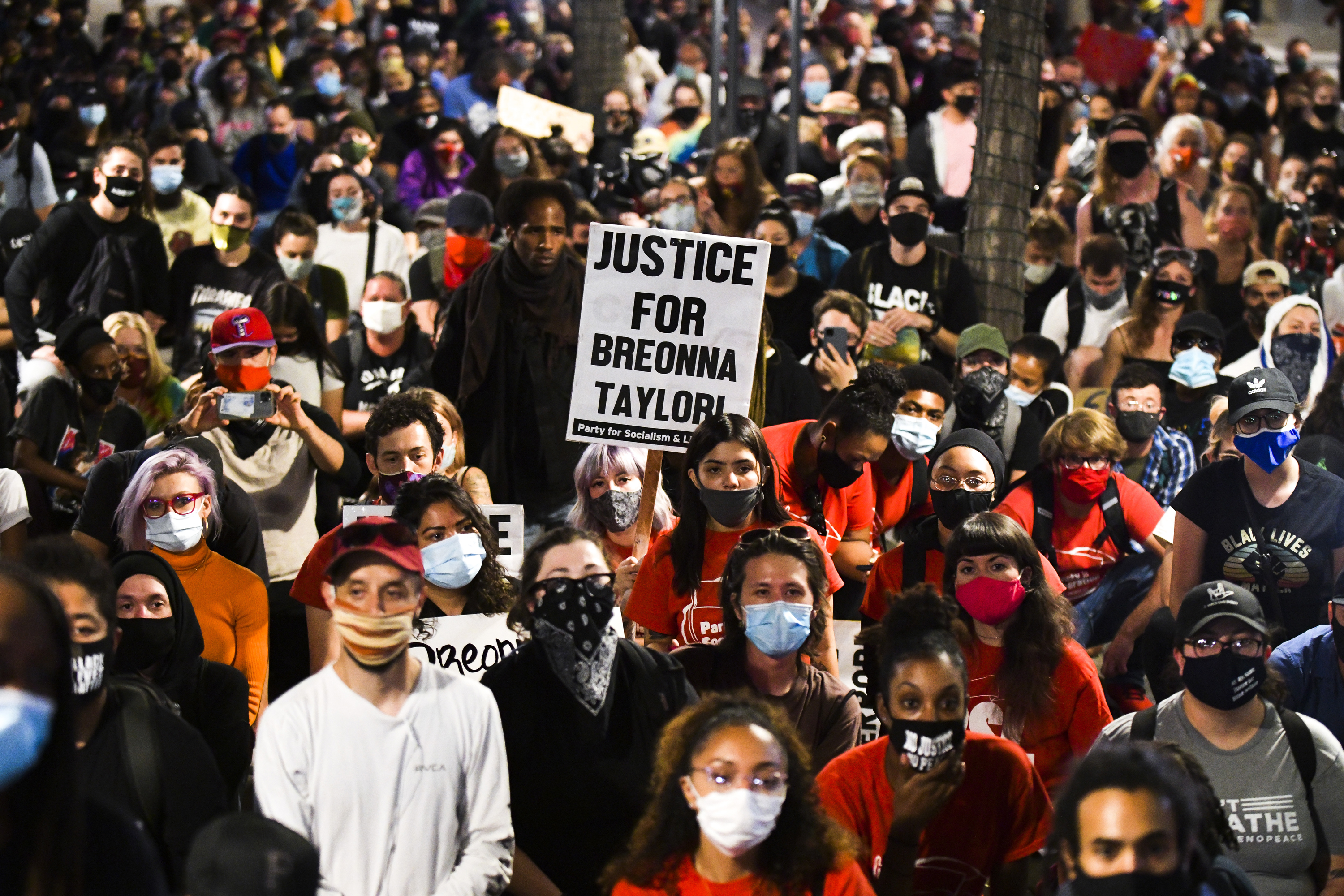 Protests continue after charging decision announced in Breonna Taylor's death