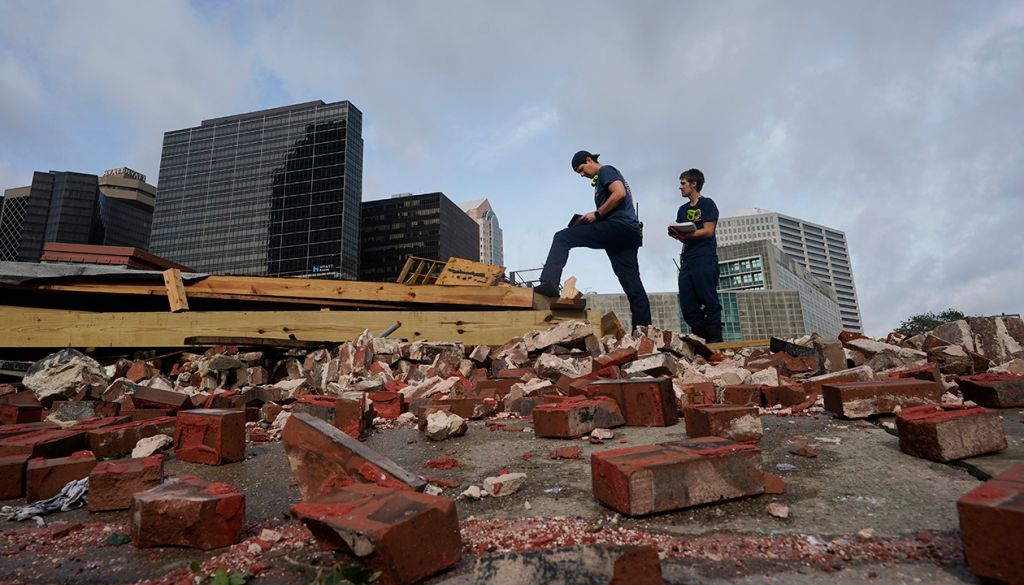 Ida damages buildings, floods roads on Gulf Coast