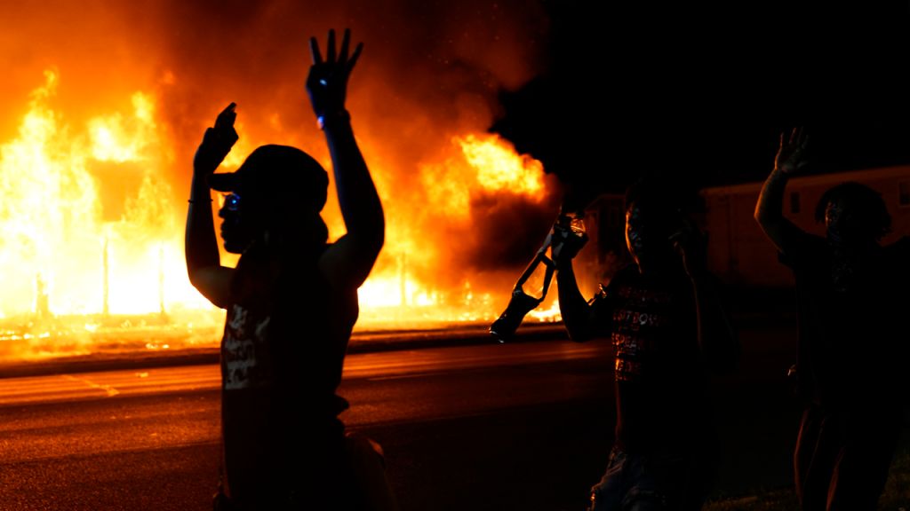 Portesters, police clash in Kenosha, Wisconsin