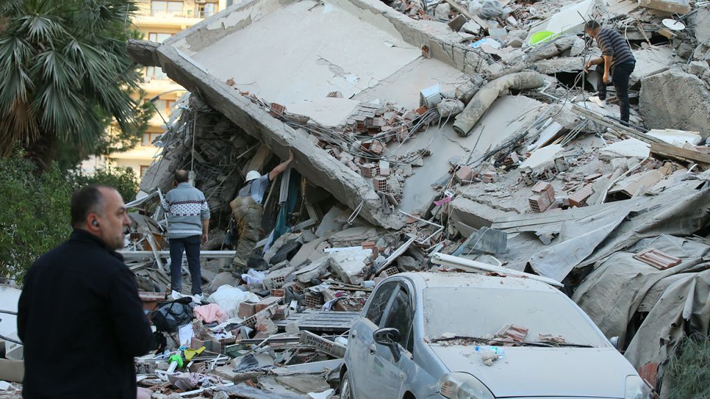 Deadly earthquake shakes Greece, Turkey, destroying buildings