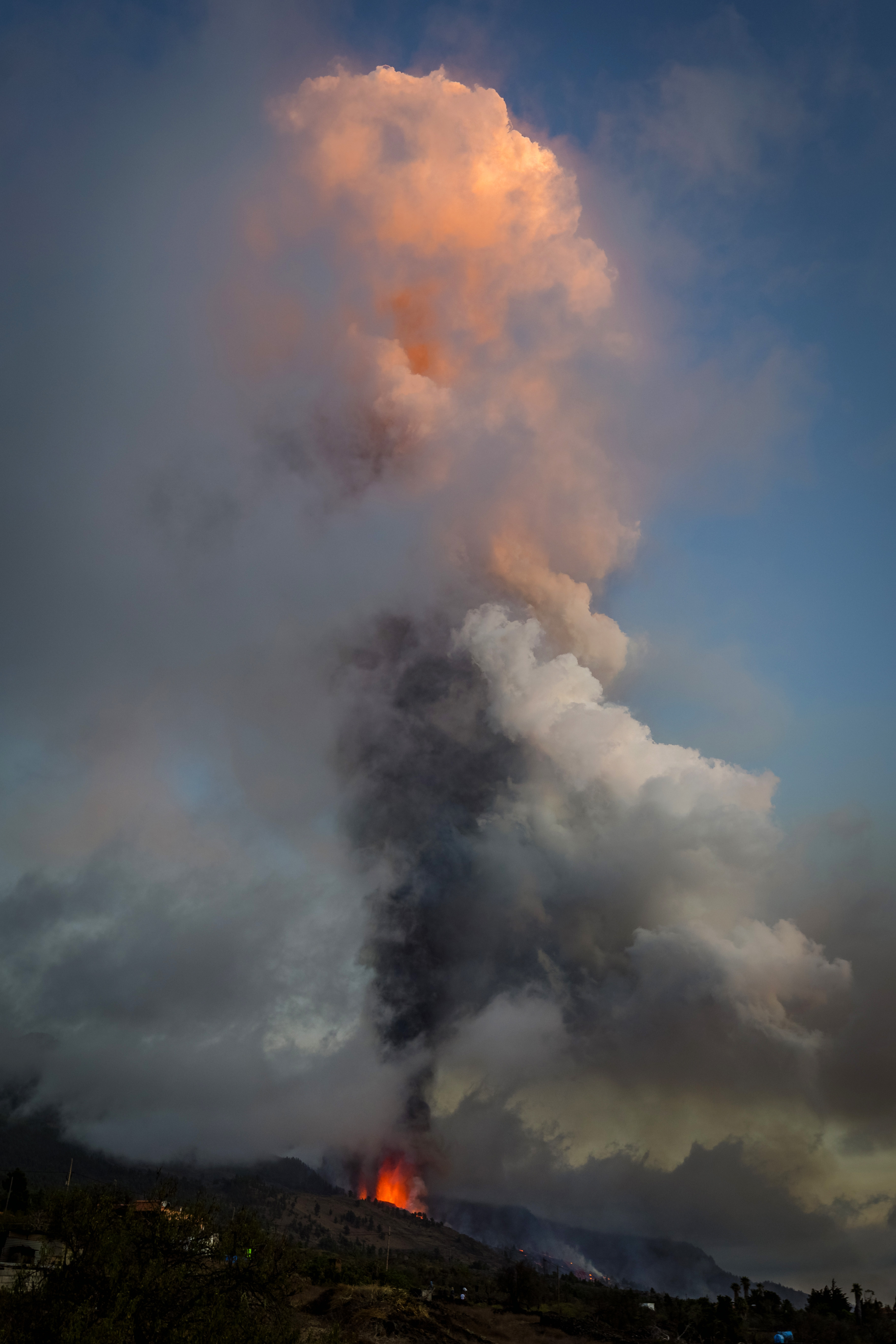Photos: Volcano on Spain's Canary Islands erupts, sparking mass evacuations