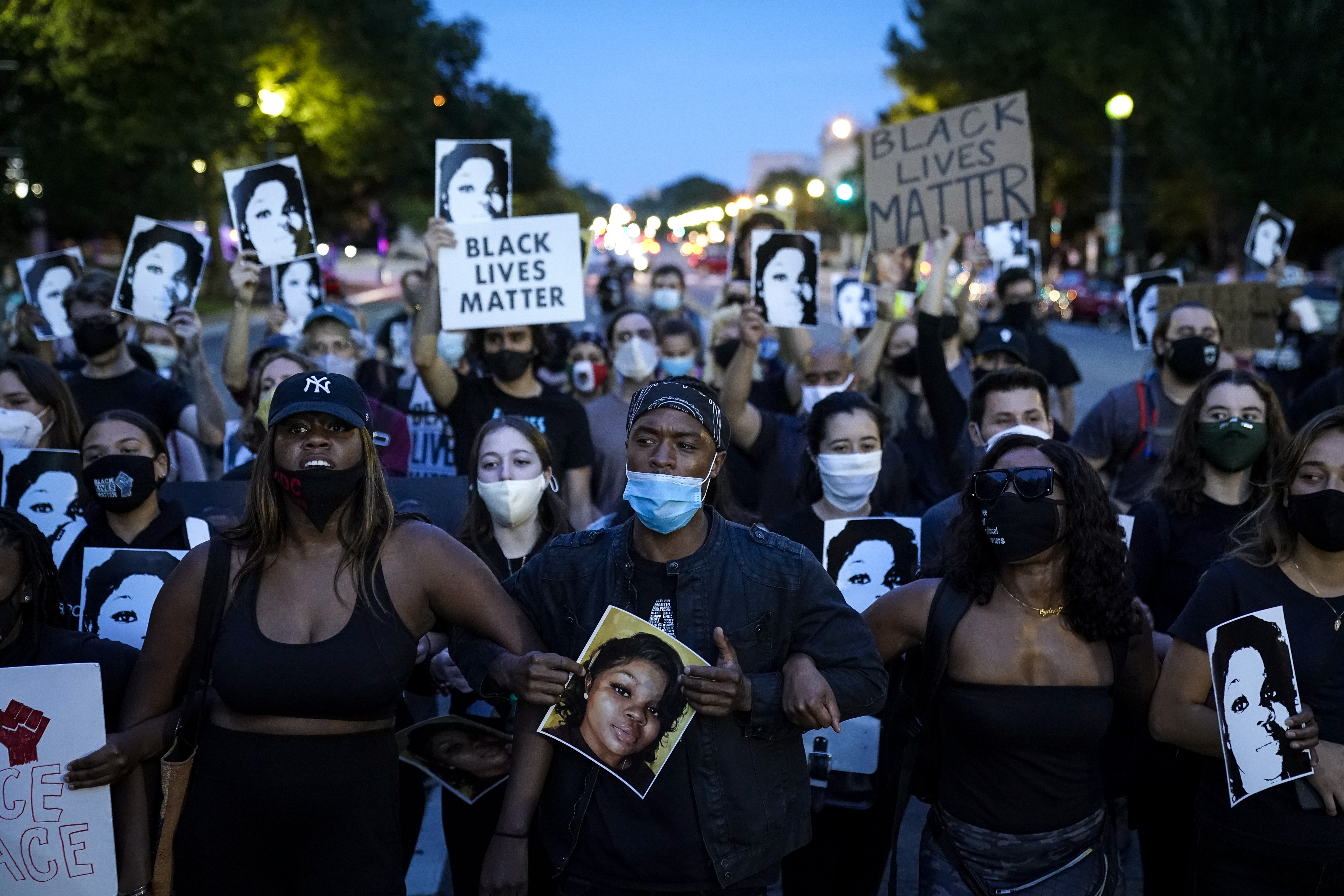 Protests continue after charging decision announced in Breonna Taylor's death