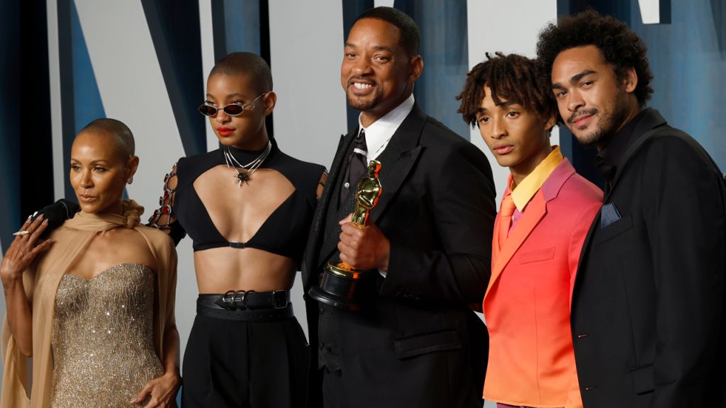 Photos: Vanity Fair Oscar Party 2022 red carpet