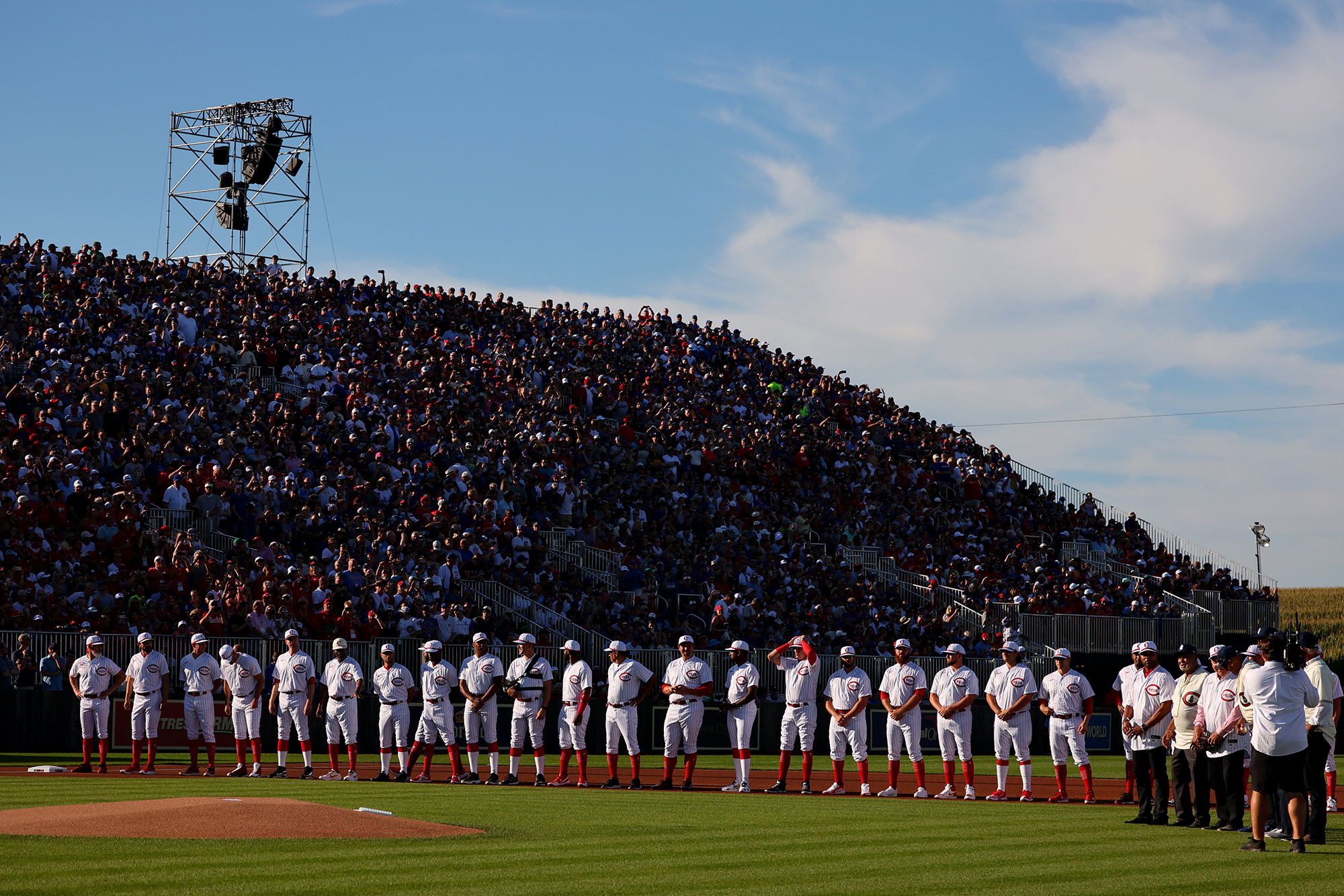 Photos: Cubs beat Reds in second 'Field of Dreams' game