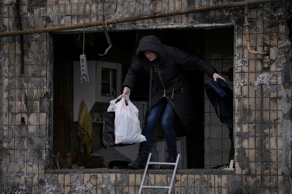 Photos: Russian attack on Kyiv apartment building kills 1, officials say