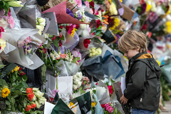 Photos: Queen Elizabeth II tributes continue across UK as royals, public grieve