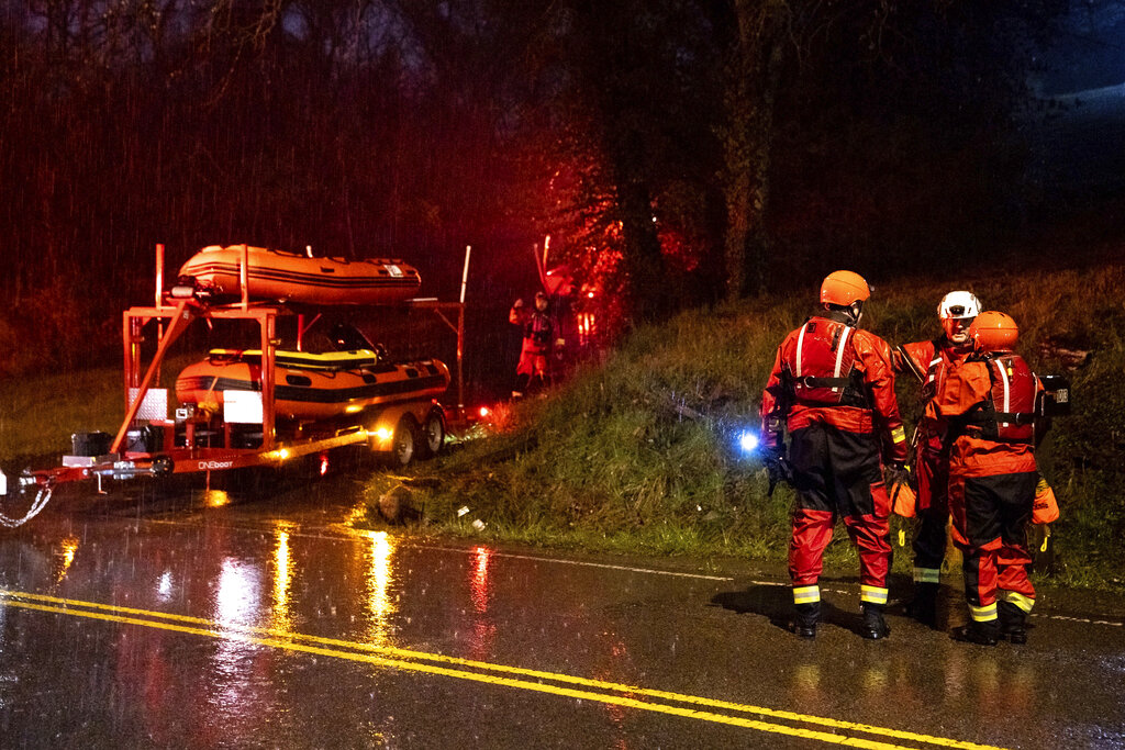 4 dead after record rains in Nashville cause flash flooding