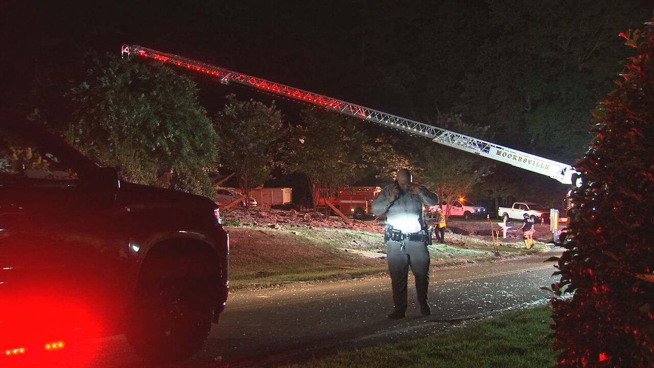 Home collapses near Lake Norman early Tuesday morning