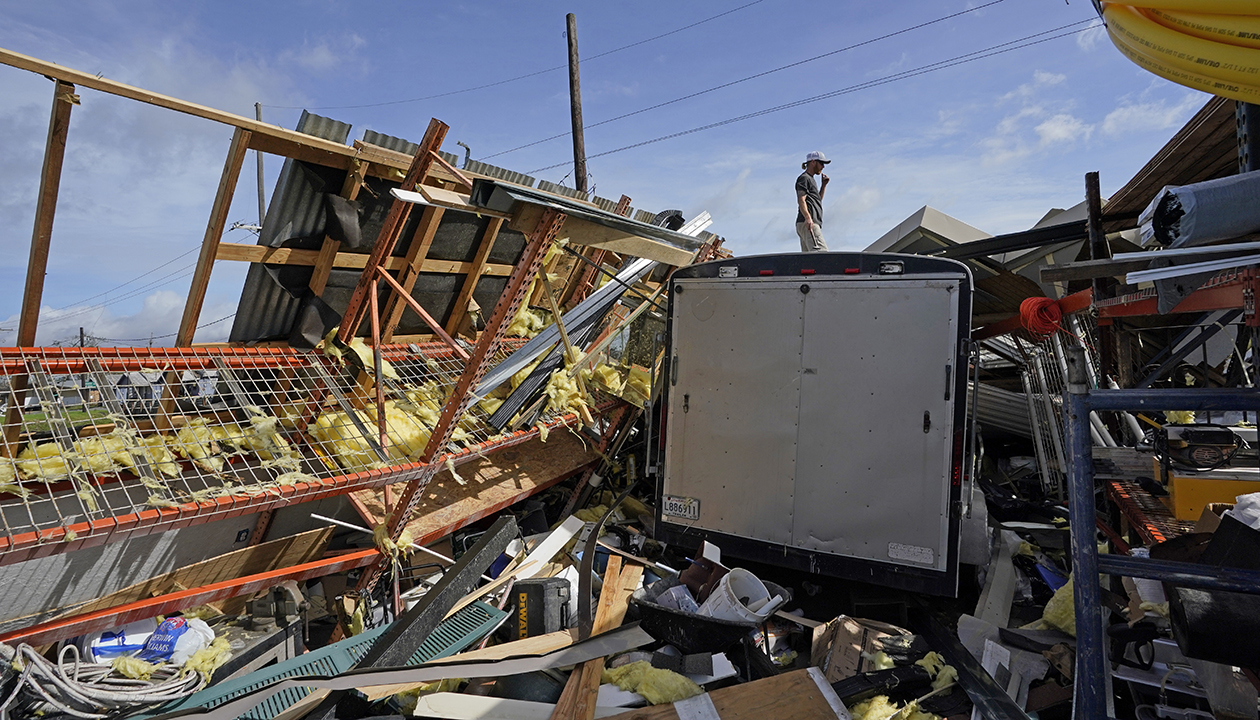 Ida damages buildings, floods roads on Gulf Coast