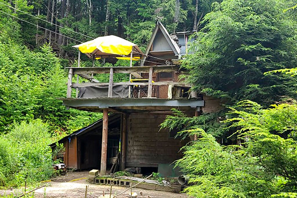"River Dave's" cabin