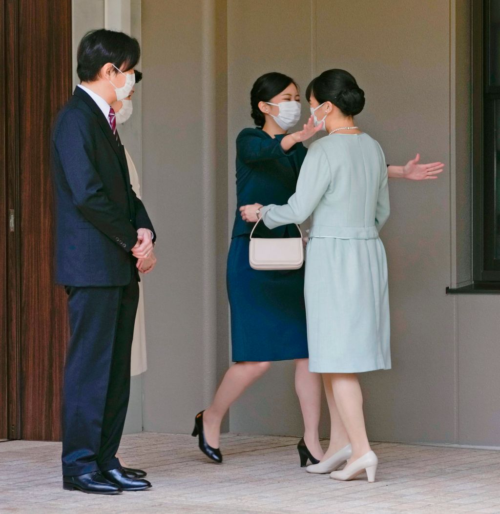 Photos: Japan's Princess Mako marries commoner, loses royal status