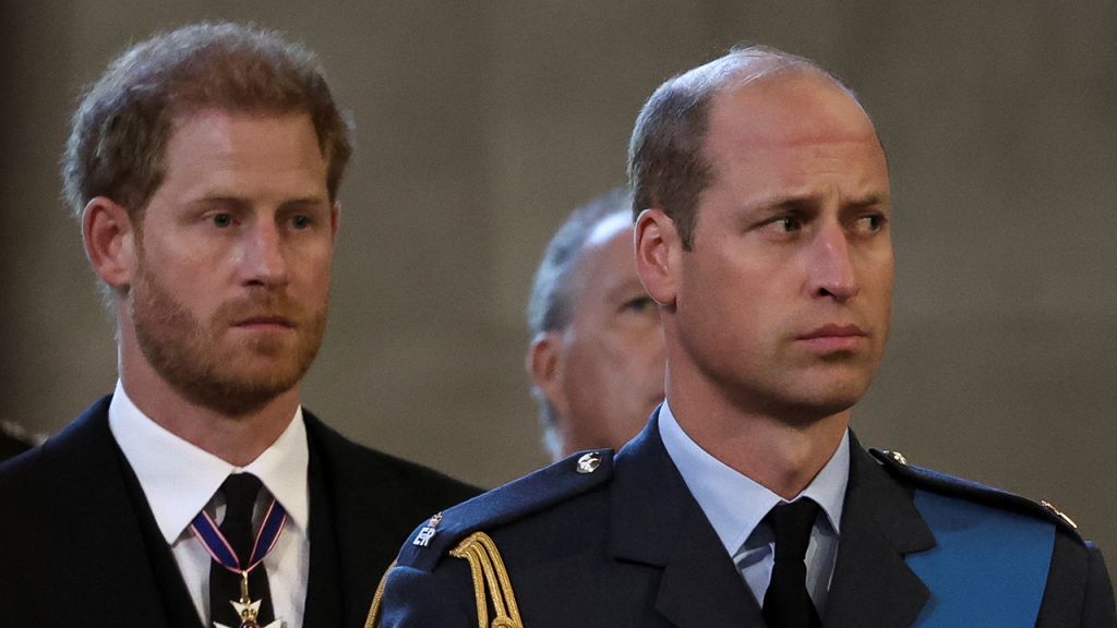 Photos: Mourners pay respects as Queen Elizabeth II lies in state