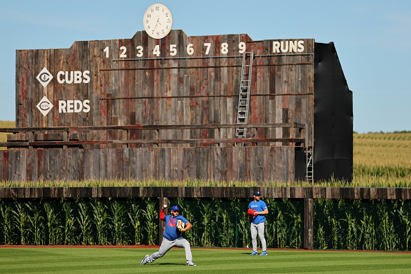Photos: Cubs beat Reds in second 'Field of Dreams' game