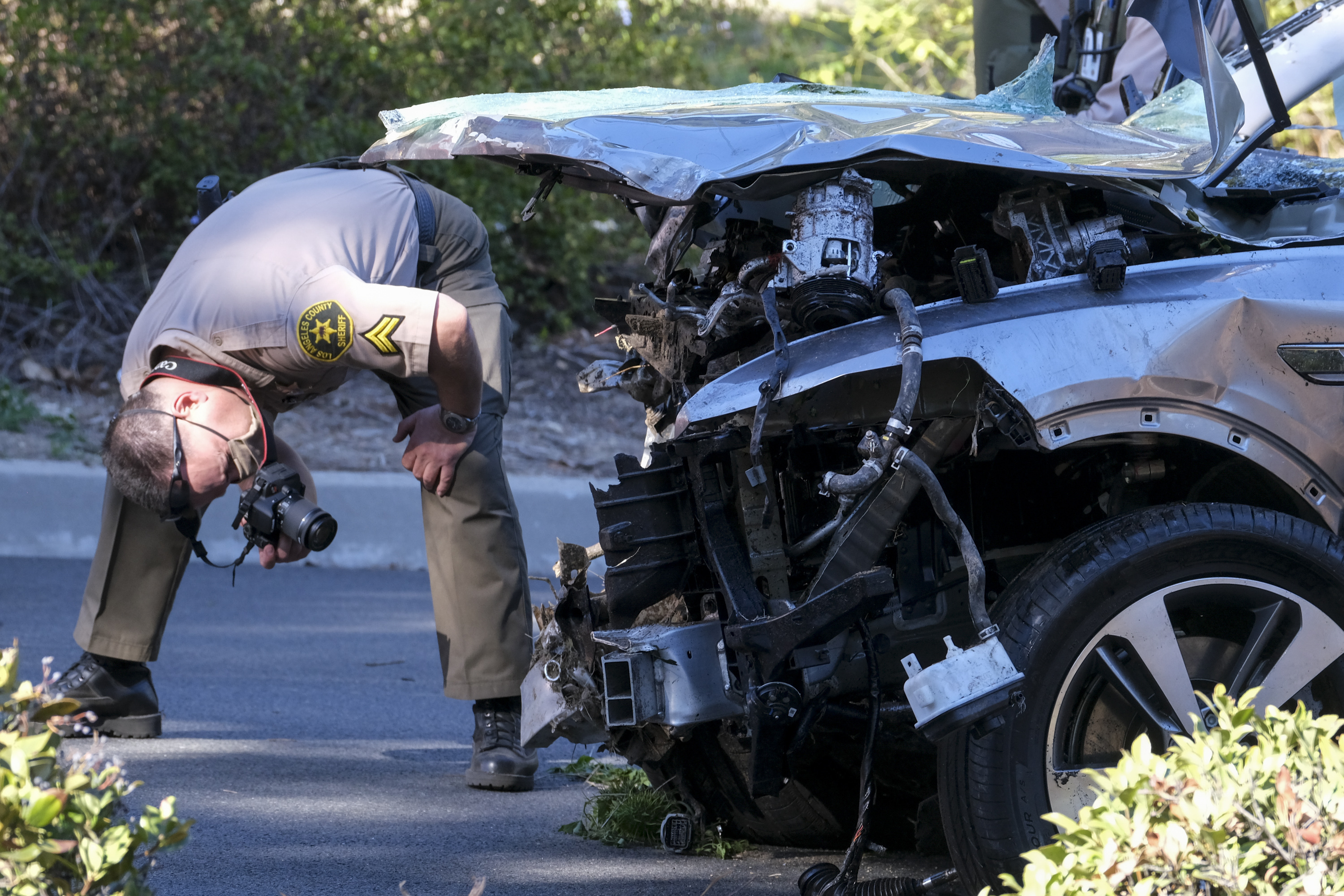 Photos: Tiger Woods seriously injured in single-vehicle crash