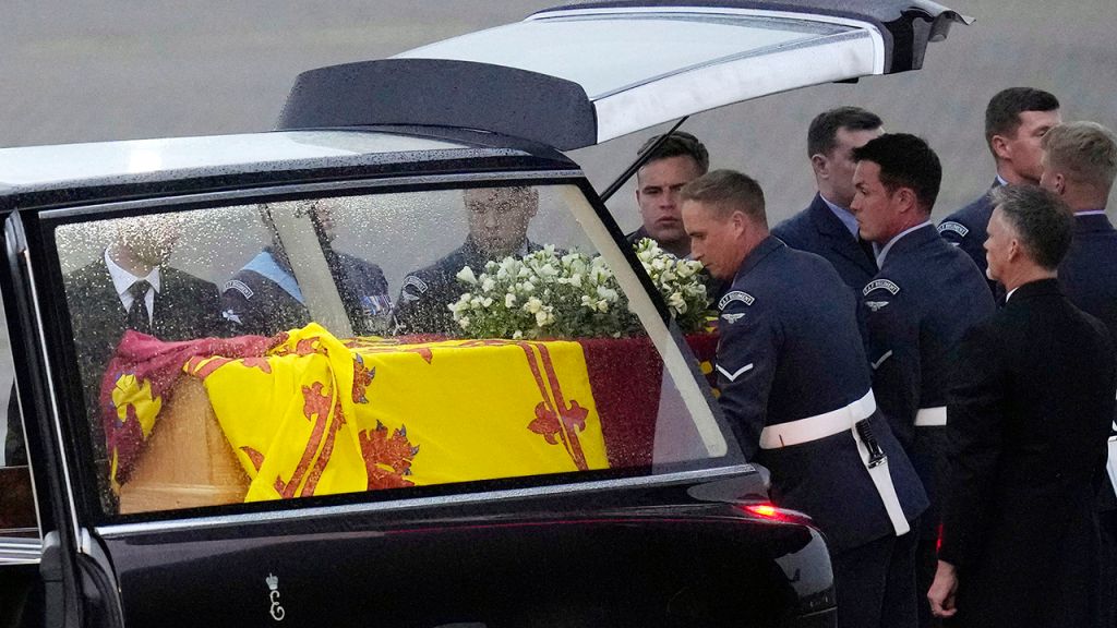 Queen Elizabeth II's coffin arrives at Buckingham Palace