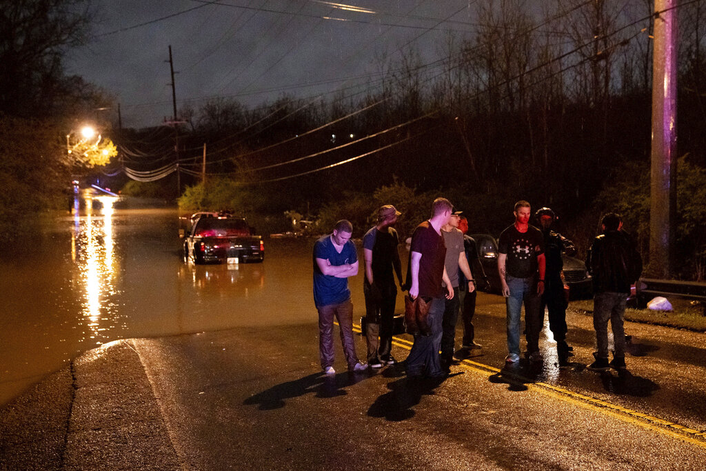 4 dead after record rains in Nashville cause flash flooding