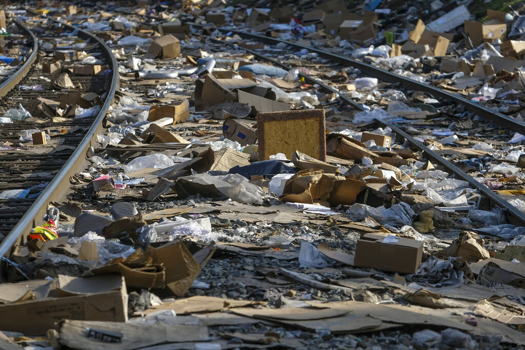 Thieves target LA freight trains