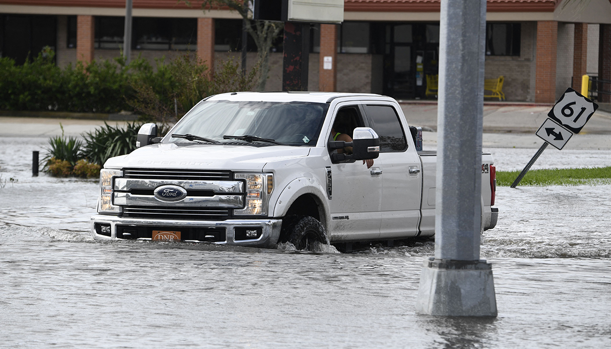 Ida damages buildings, floods roads on Gulf Coast