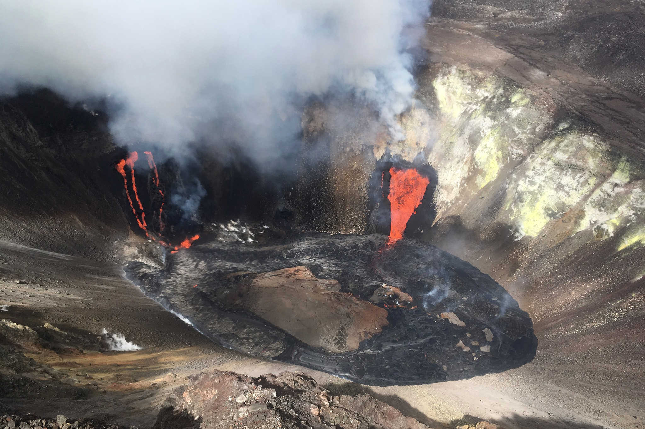 Photos: Kilauea volcano erupts on Hawaii's Big Island