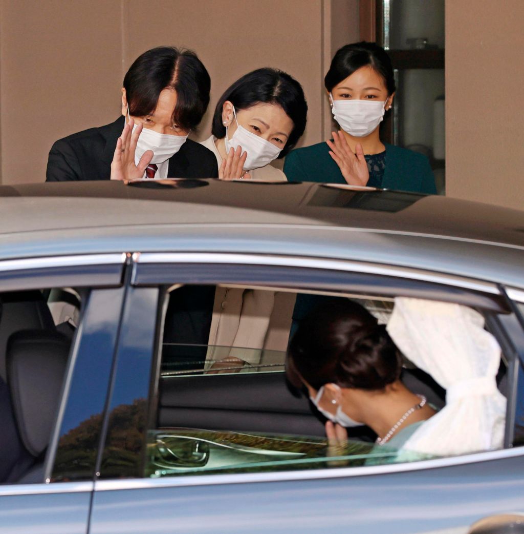 Photos: Japan's Princess Mako marries commoner, loses royal status