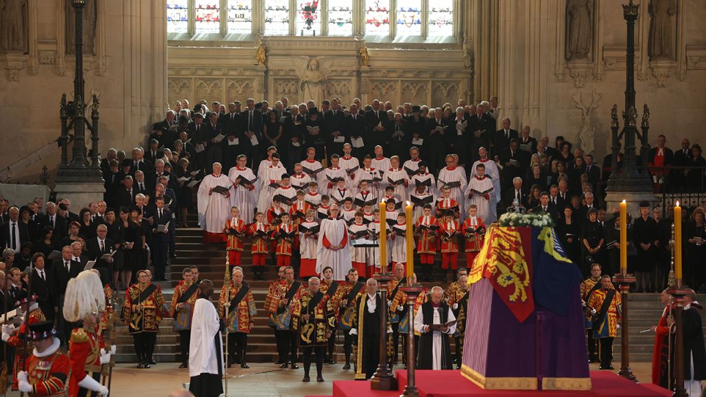 Photos: Mourners pay respects as Queen Elizabeth II lies in state