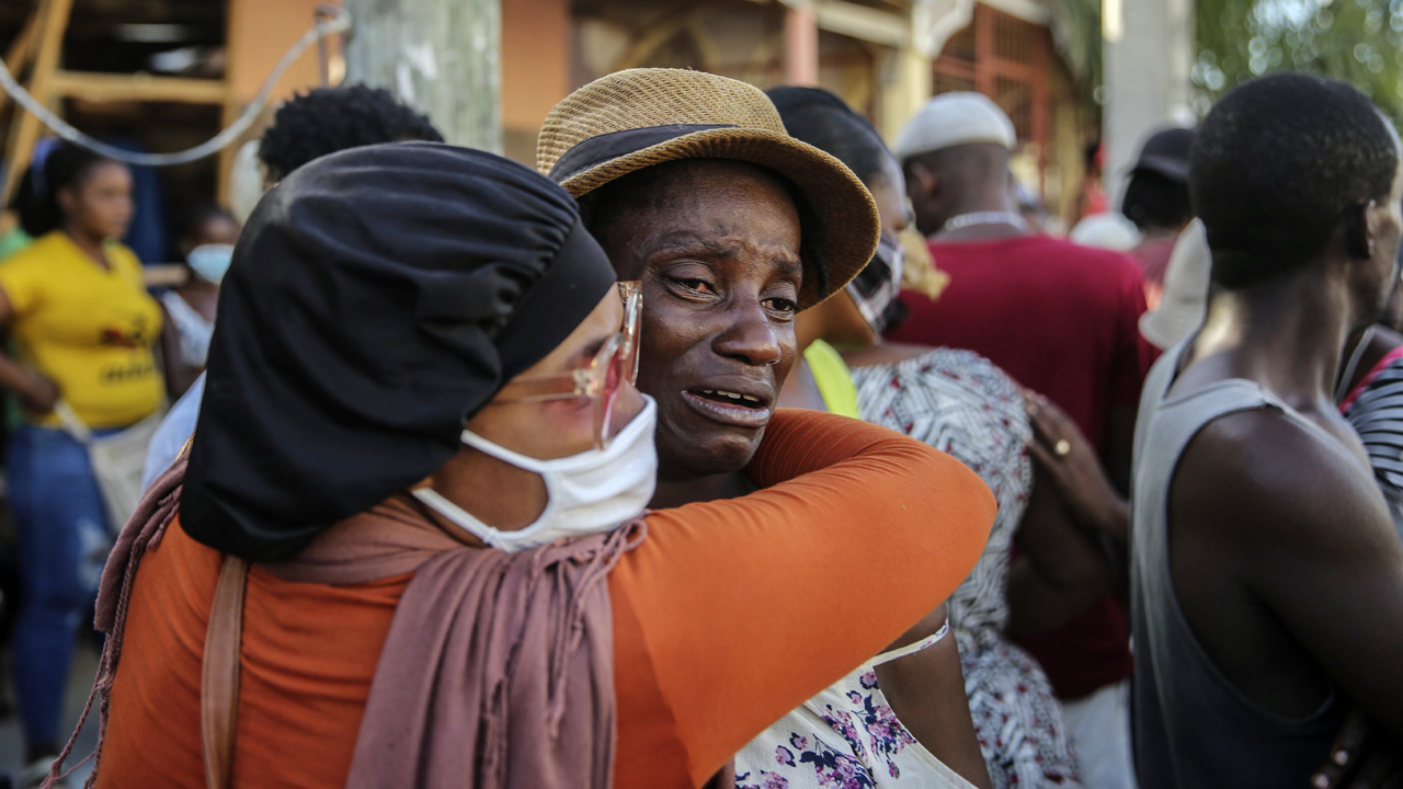 Photos: Injured wait for help, rescues continue after Haiti earthquake