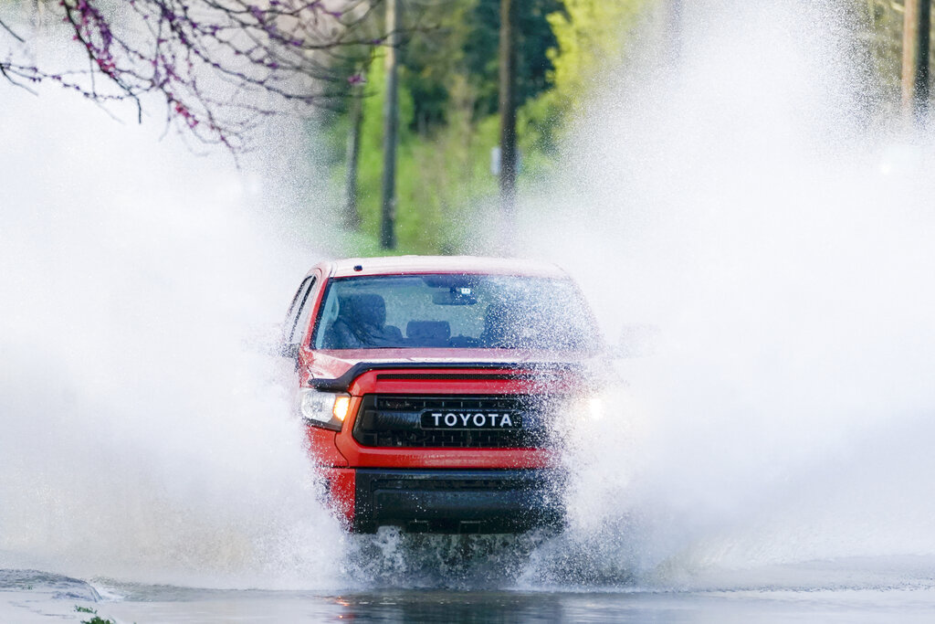 4 dead after record rains in Nashville cause flash flooding