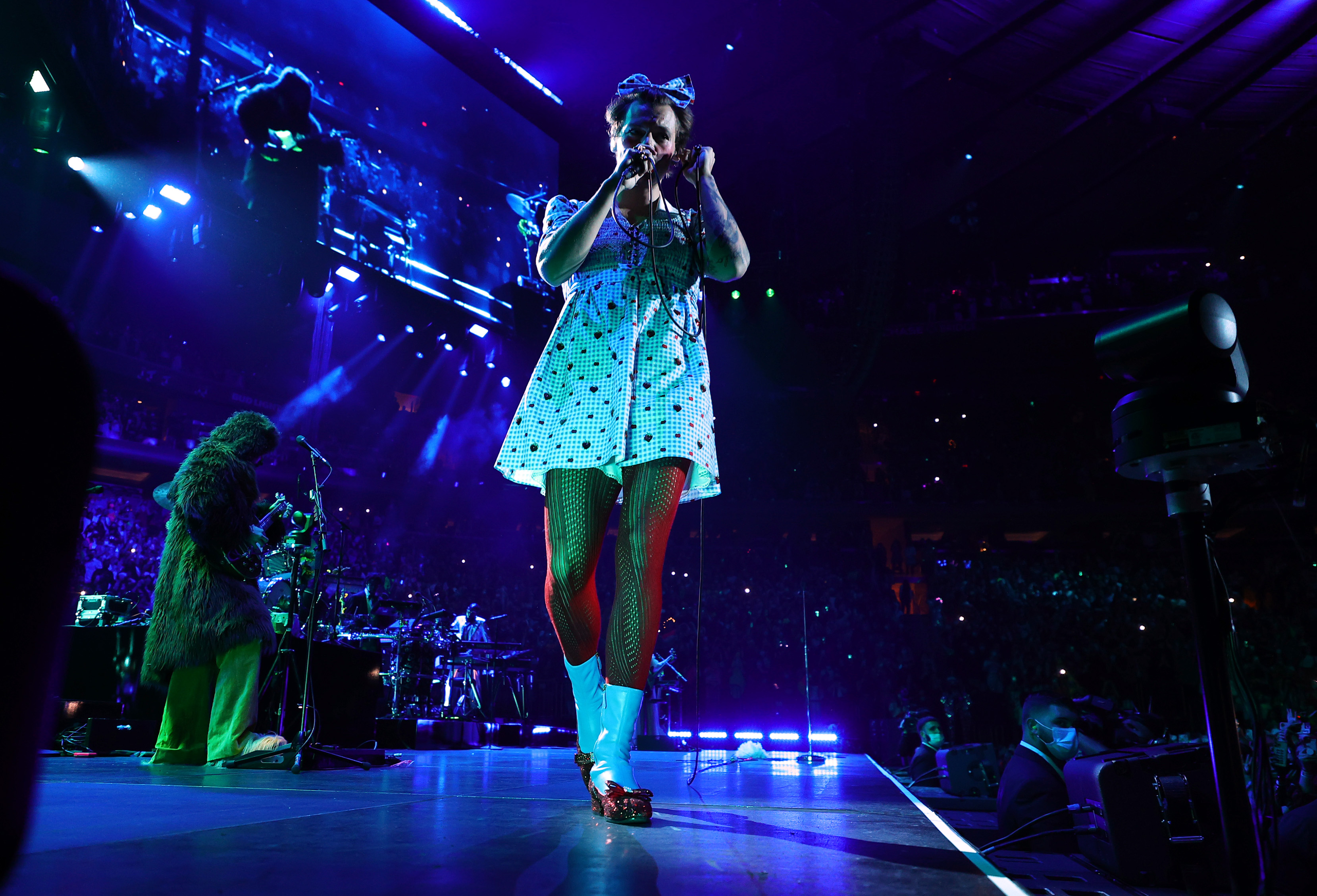 Photos: Harry Styles dresses as Dorothy from 'The Wizard of Oz' at Halloween show