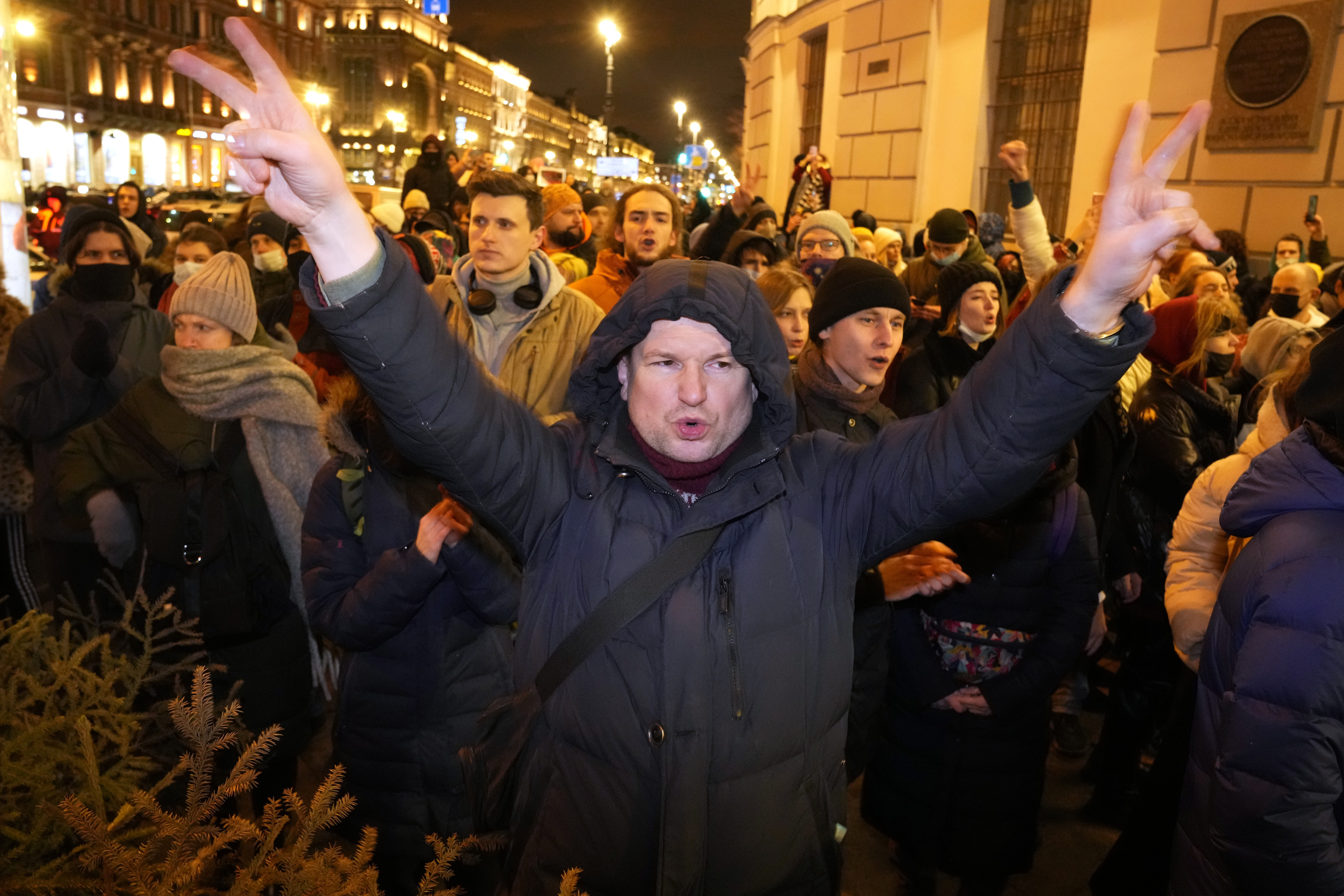 Photos: Hundreds arrested as Russians protest Ukraine attack