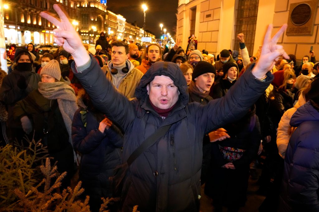 Photos: Hundreds arrested as Russians protest Ukraine attack