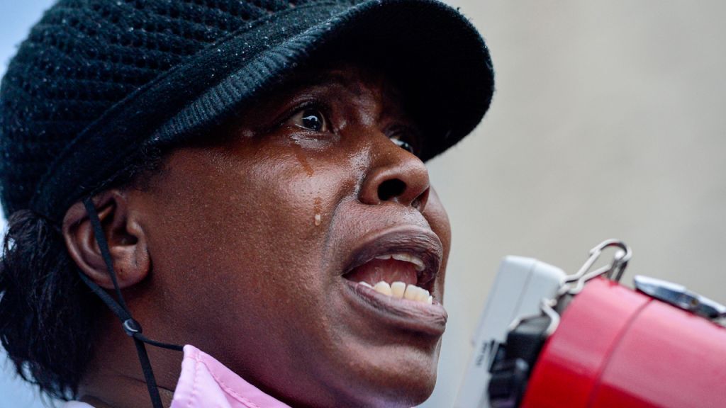 Protests erupt in Rochester, New York, over Daniel Prude's asphyxiation death