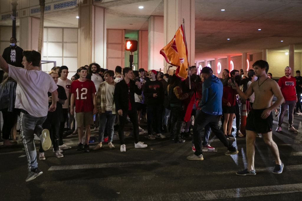 Photos: Tampa Bay fans crowd streets to celebrate Bucs' Super Bowl win