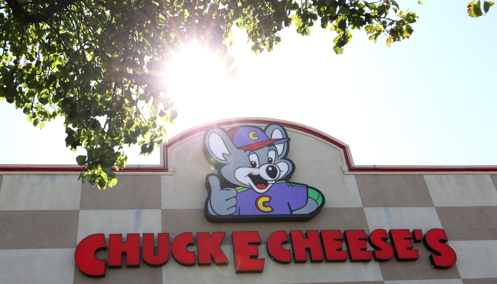 29-year-old mother of 5 shot, killed at busy Chuck E. Cheese restaurant ...