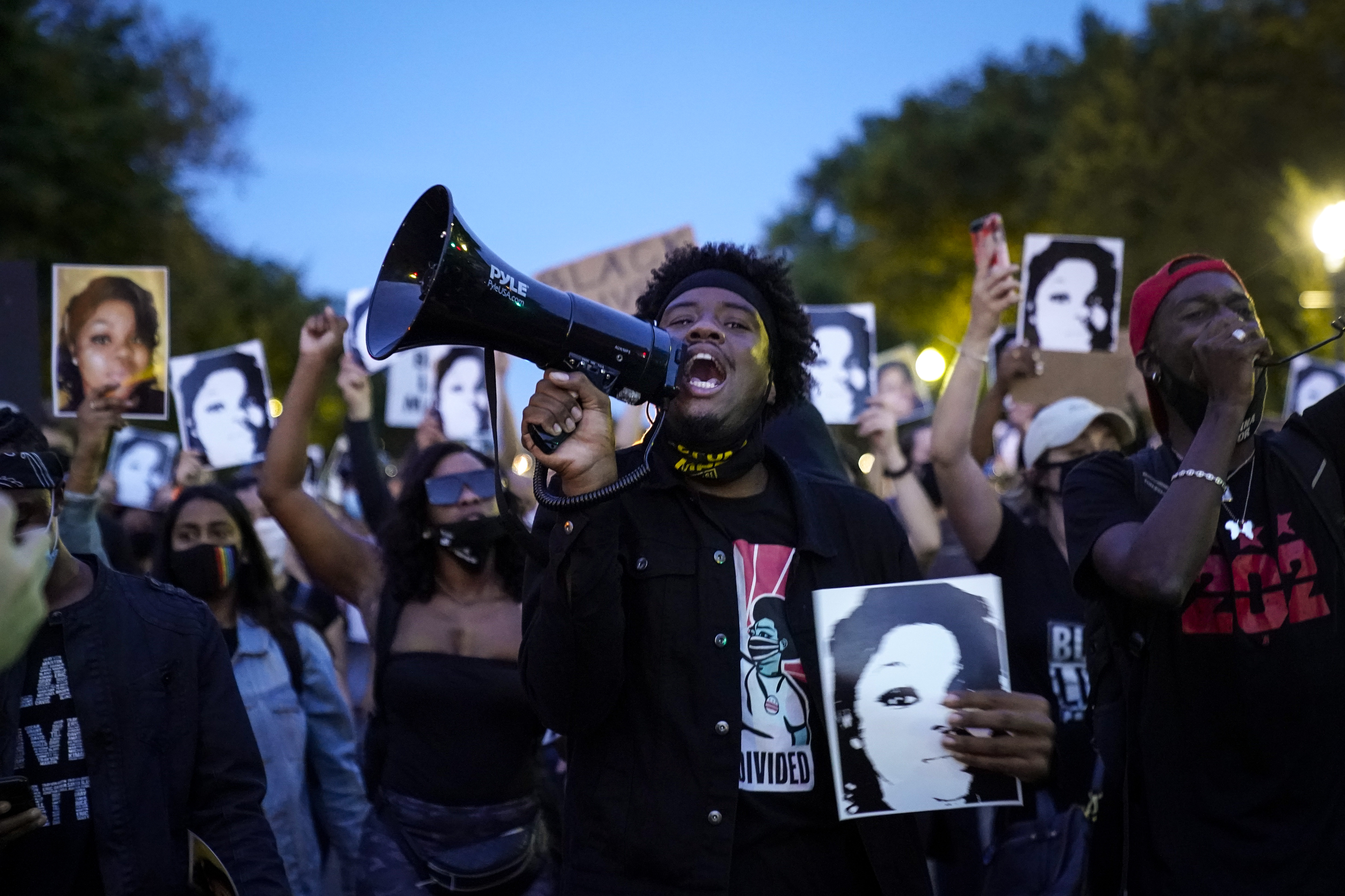 Protests continue after charging decision announced in Breonna Taylor's death