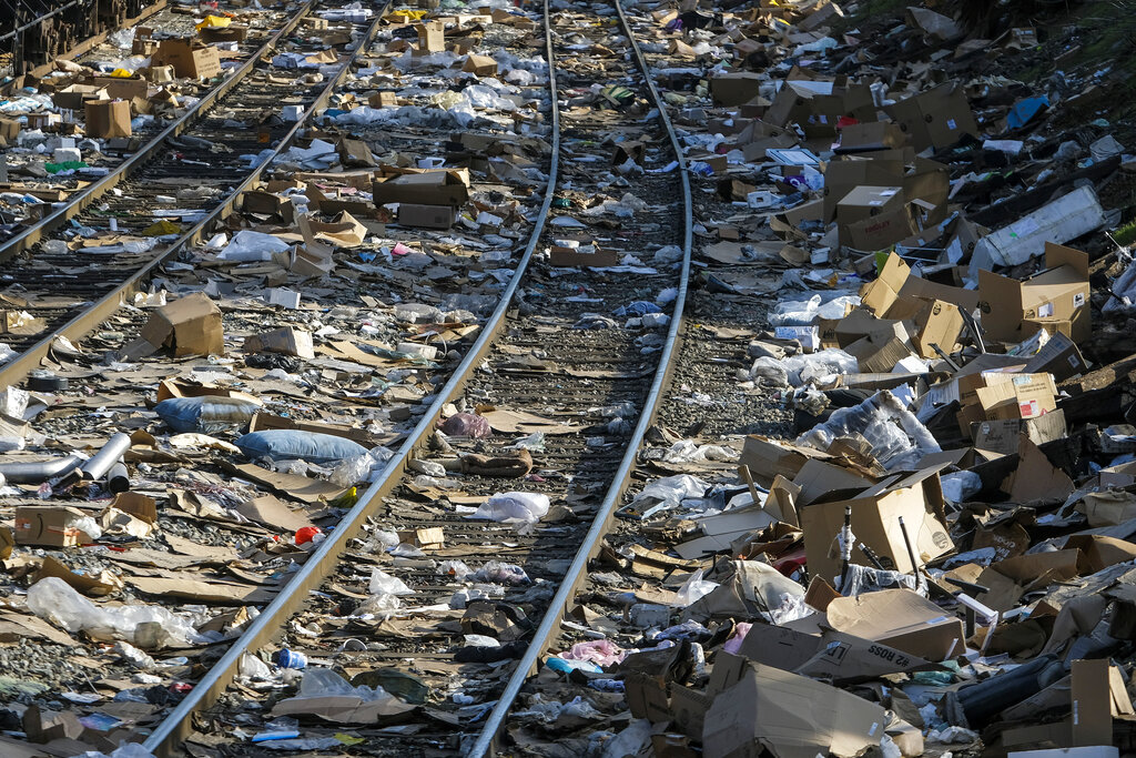 Thieves target LA freight trains