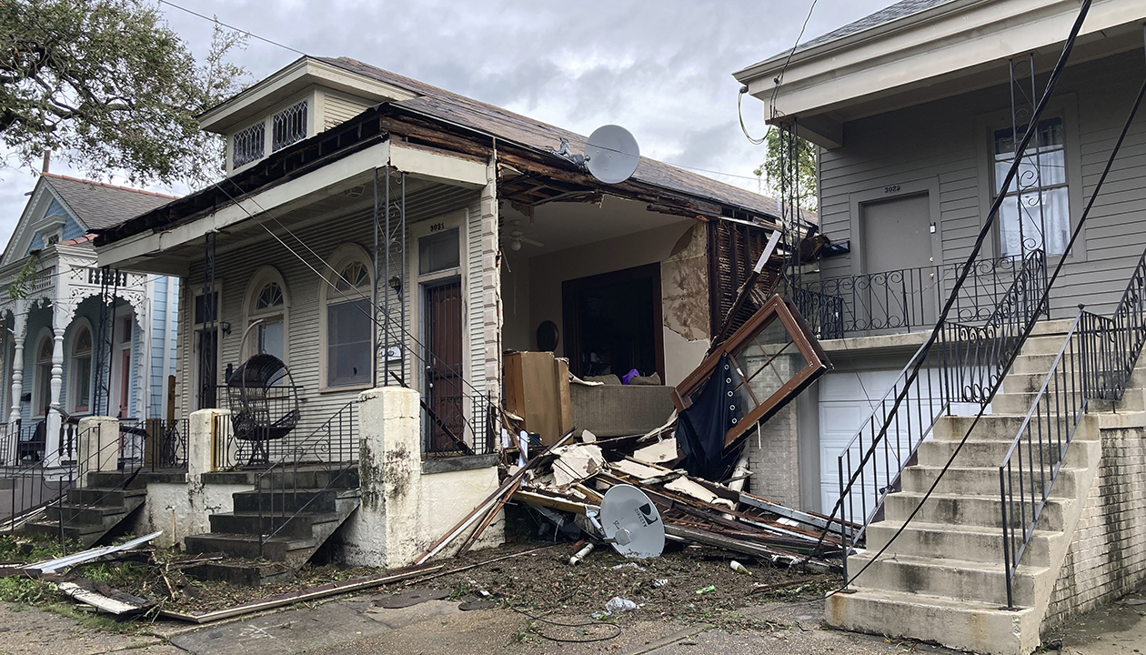 Ida damages buildings, floods roads on Gulf Coast