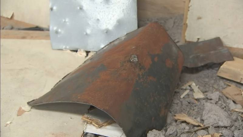 Thieves cut holes in roof, wall to steal from Florida jewelry store