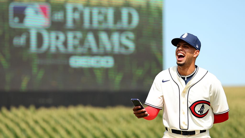 Photos: Cubs beat Reds in second 'Field of Dreams' game