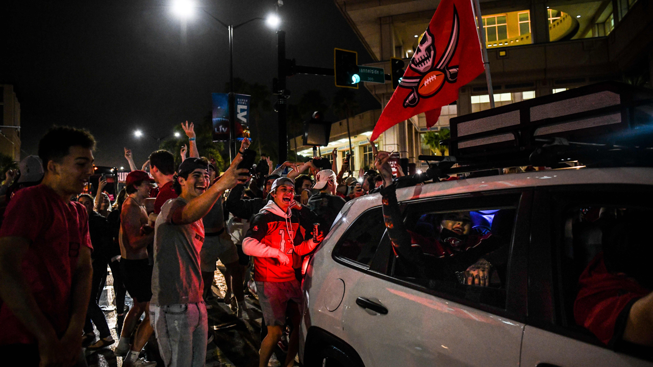Photos: Tampa Bay fans crowd streets to celebrate Bucs' Super Bowl win