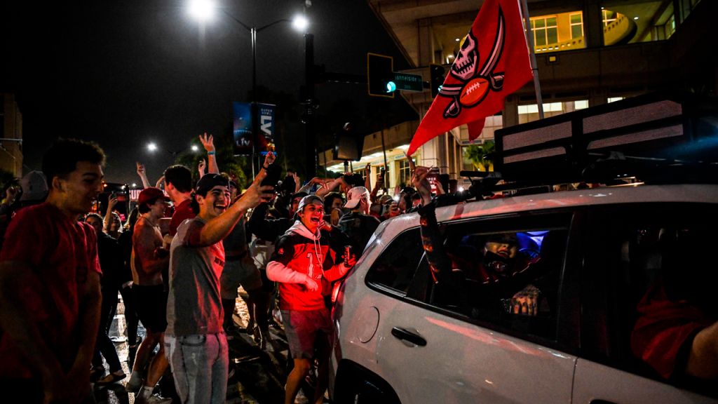 Photos: Tampa Bay fans crowd streets to celebrate Bucs' Super Bowl win