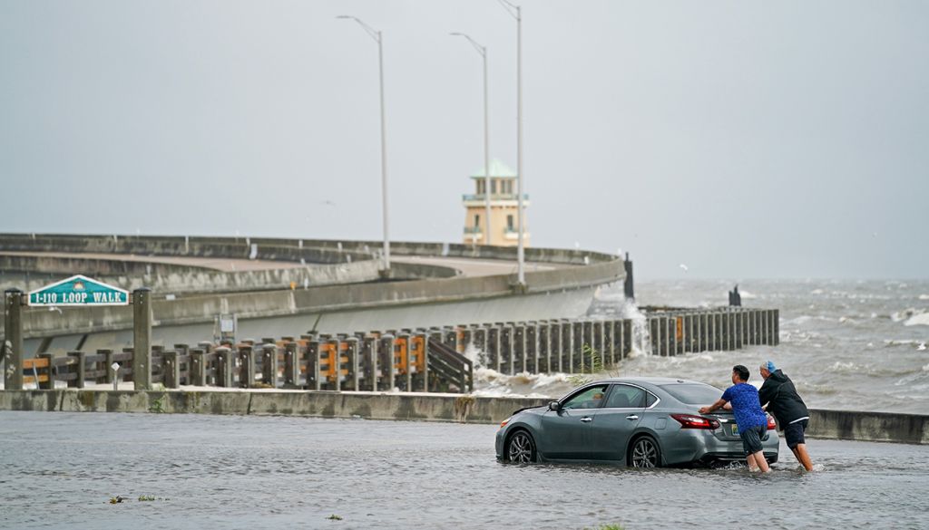Ida damages buildings, floods roads on Gulf Coast