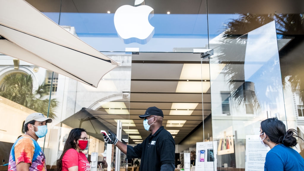 Apple Re-Opens Retail Store In Charleston, SC Amid COVID-19 Pandemic