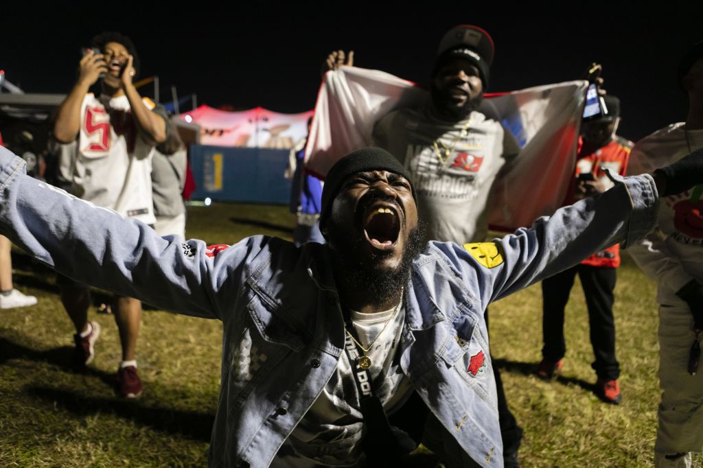 Photos: Tampa Bay fans crowd streets to celebrate Bucs' Super Bowl win