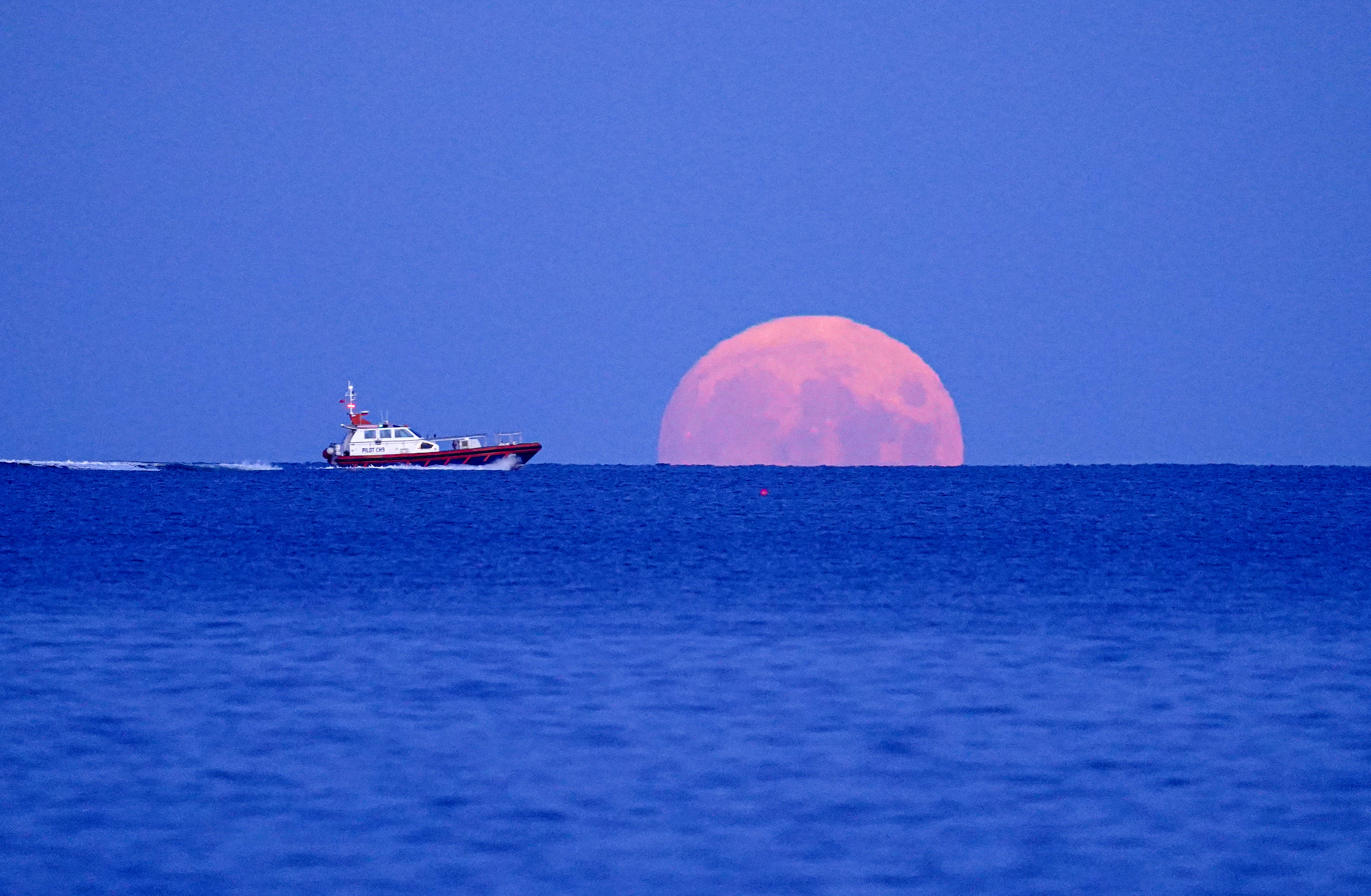 Photos: September 2021 Harvest Moon brightens the night sky