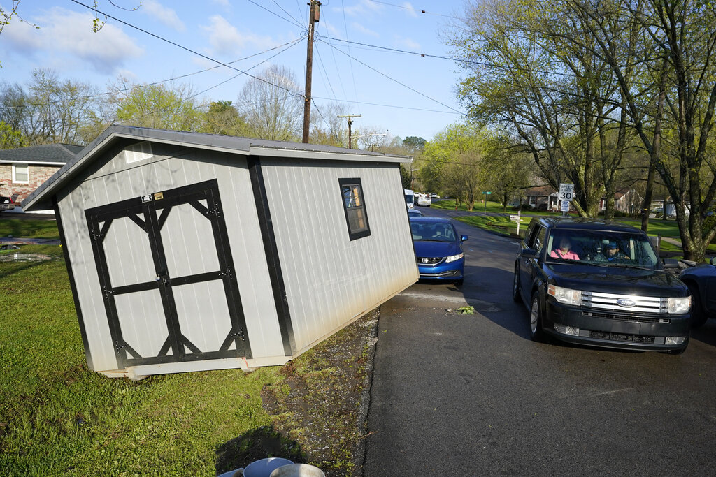 4 dead after record rains in Nashville cause flash flooding