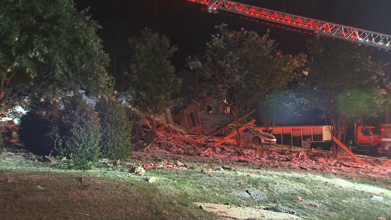 Home collapses near Lake Norman early Tuesday morning